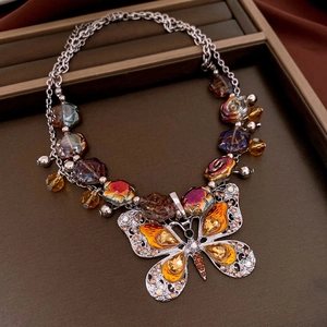 Vintage Butterfly Flower Pendant Necklace Alloy Rhinestone Glass Bead Clavicle Chain Luxury Retro Jewelry For Women