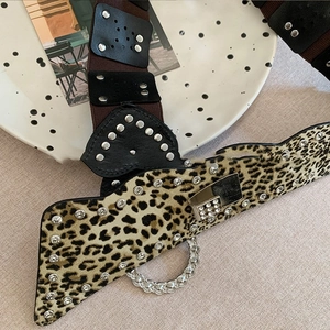 Ceinture léopard avec strass, clous argentés et chaîne métallique pour femmes
