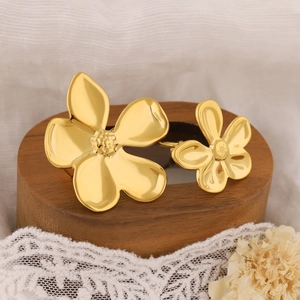 Chic gold-plated stainless steel 3D flower open ring featuring minimalist floral design