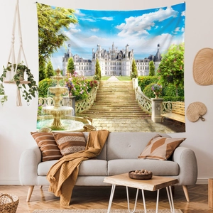 Detailansicht eines großen Wandteppichs mit klassischer europäischer Schlosslandschaft
