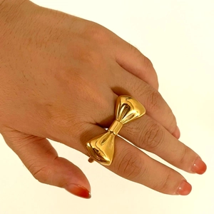 Bague double doigt en or poli avec un grand nœud papillon 3D pour femmes à la mode