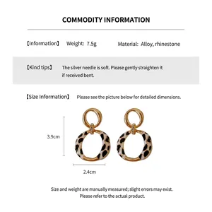 Infografía de pendientes de leopardo vintage de 3,9 cm con detalles de diamantes