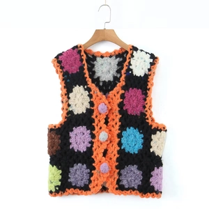 Gilet bohème au crochet fait main avec patchwork coloré et bordure orange vive