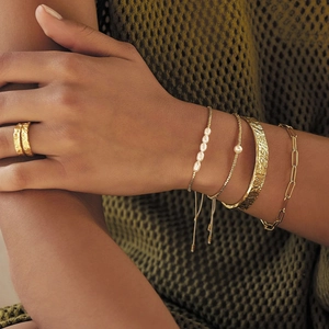 Conjunto de brazalete de onda dorado y pulsera de perlas para mujer con estilo vintage