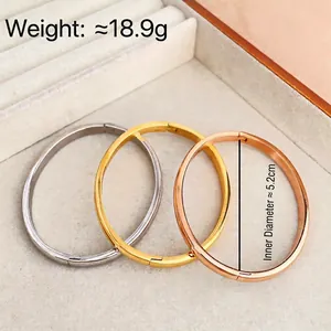 Bracciali minimalisti in acciaio al titanio in finitura oro, argento e oro rosa