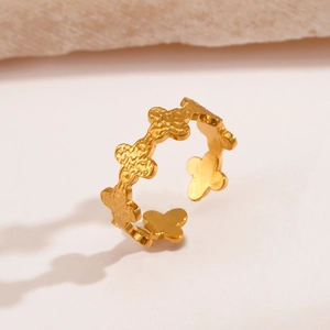 18K goud vergulde roestvrijstalen open ring met klaverpatroon en gehamerde textuur