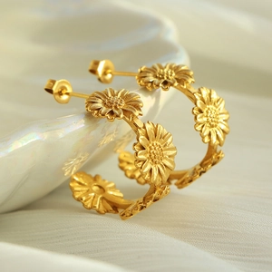 Daisy Flower Hoop Earrings Stainless Steel Gold Plated Retro C Shape Sunflower Floral Design Minimalist Jewelry For Women
