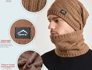 Détail du bonnet en tricot et cache-col d'hiver avec doublure polaire et patch de sport
