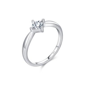 Elegant S925 sterling silver ring with a classic princess cut square moissanite stone