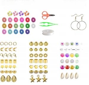 Flachbild von 5500tlg. Tonperlen-DIY-Schmuckset mit Charms und Bastelwerkzeugen