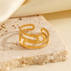 Minimalistischer 18K vergoldeter Edelstahlring mit dreifachen geometrischen Linien