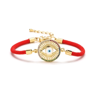 Bracelet ajustable en cordon rouge avec pendentif œil porte-bonheur doré et cristaux