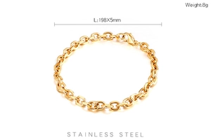 Detail view of 18k gold plated stainless steel link chain with size and weight metrics