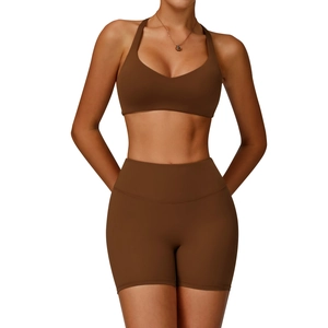 Ensemble de yoga marron pour femme avec brassière et short taille haute recyclé