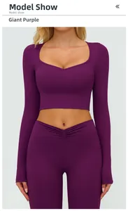 Ensemble de yoga violet foncé à manches longues avec haut court en V et legging taille haute