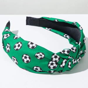 Detail eines grünen Haarreifens mit Fußball-Print, Knotendesign und Anti-Rutsch-Futter