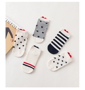 Detailed view of five pairs of heart-patterned invisible cotton socks in polka dots and stripes