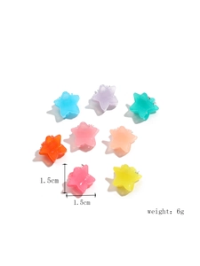 Detail view of 1.5cm mini star hair clips showing dimensions and weight for 8 colorful pieces