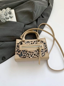 Bolso de leopardo en cuero caqui con asas dobles y correa para el hombro ajustable