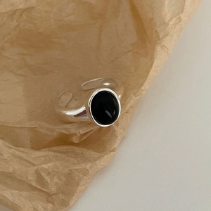 Minimalist S925 sterling silver ring with oval black onyx gemstone on paper