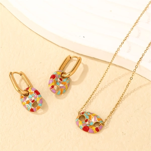 Set di gioielli in smalto a mosaico colorato con collana e orecchini in finitura oro