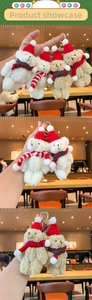Vista detallada de llaveros de osos de peluche navideños con gorros y bufandas