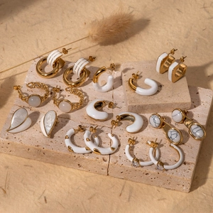 Boucles D'oreilles Créoles En C Acier Inoxydable Plaqué Or Émail Blanc Cœur Zircon Pierre Texture Marbre Bijoux
