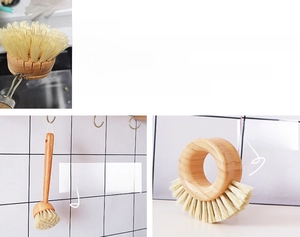 Detail von Buchenholz Spülbürsten mit langem Griff und runder Stempelform für die Küche