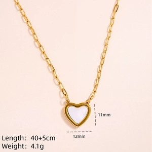 Dettaglio della collana a cuore in oro 18 carati con catena a graffetta di 40+5cm e 4,1g