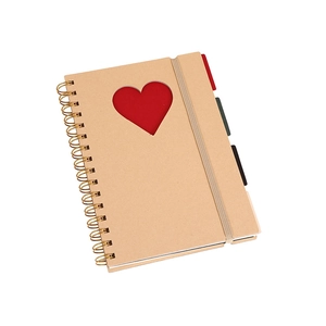 Taccuino a spirale retrò in carta kraft con cuore rosso intagliato e chiusura elastica