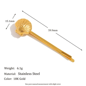Detailed size and material guide for a shell-shaped 18K gold-plated stainless steel hair clip