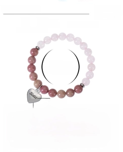 Dettagli del bracciale in cristallo rosa con ciondolo a cuore inciso per la sorella