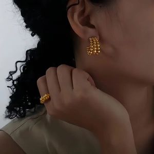 C Shaped Beaded Hoop Earrings 18K Gold Plated Stainless Steel Minimalist Luxury Elegant Trendy Fashion Jewelry For Women