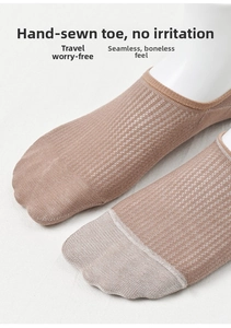 Detail of seamless toe construction on breathable cotton invisible boat socks for women