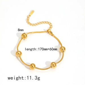 Détail du bracelet chaîne serpent dorée avec perles de 8mm et longueur 170mm+60mm