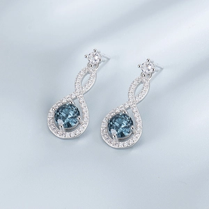Orecchini infinito in argento 925 con zaffiri blu e zirconi bianchi brillanti e lussuosi