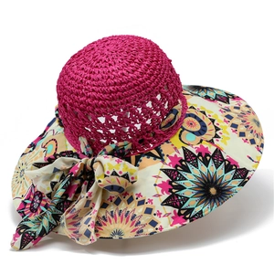 Cappello da sole rosa intrecciato con tesa floreale bohémien e fiocco per spiaggia