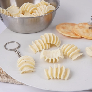 Portachiavi con pasta a spirale realistica e modelli di cibo in resina