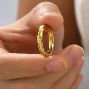 Golden stainless steel ring with zircon micro-pave setting and star-shaped light sparkle