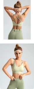 Detail of cross-back sports bra with triple row back hooks and elastic leggings set