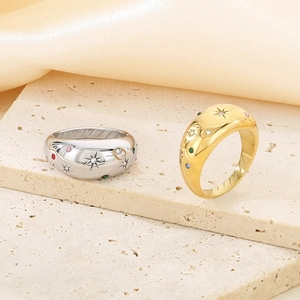 Bagues larges en acier poli avec motif étoile et pierres de zircon colorées