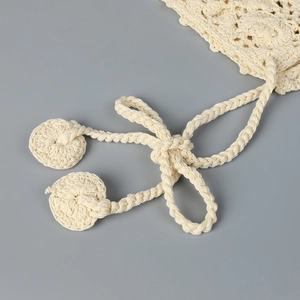 Bonnet bohème au crochet pour femme avec motifs floraux ajourés et pompons doux