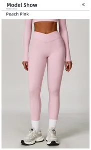 Détail du legging de yoga rose pêche avec taille haute croisée en V pour sculpter le corps