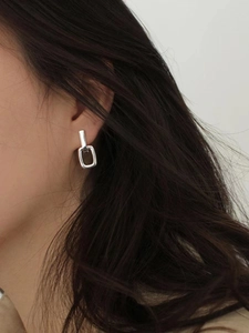 Minimalist 925 sterling silver geometric U-shaped hoop earrings worn by a model