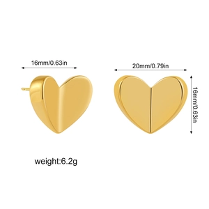 Detailed views of 18K gold heart earrings showing 20mm x 16mm size and 6.2g weight