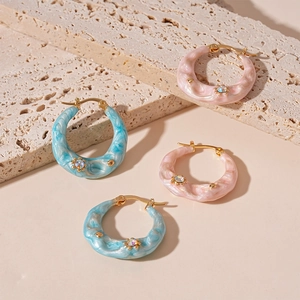 Retro geometric resin hoop earrings with marble texture and crystal accents