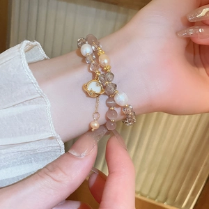 Bracelet double rang vintage avec perles, cristaux et pendentif planète saturne chic
