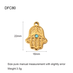 Specifiche dimensionali per ciondolo Mano di Fatima in oro 18K con zircone blu