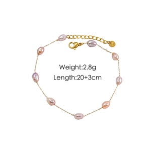 Pink pearl bracelet with gold chain detailing showing weight 2.8g and length 20+3cm