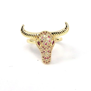 Bague ouverte tête de taureau dorée style hip hop avec zircons et yeux roses
